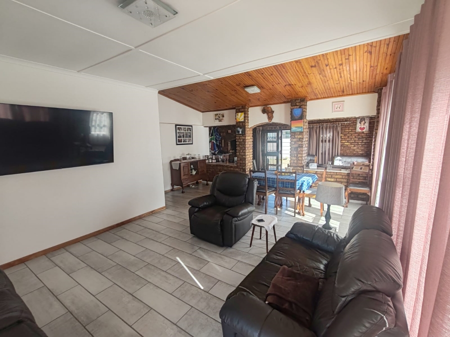 3 Bedroom Property for Sale in Windsor Park Eastern Cape